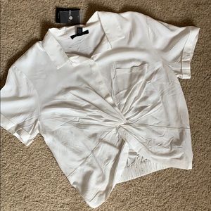 A white tee shirt tied in front
